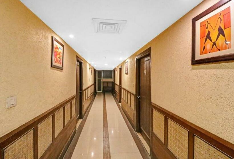 فندق Oyo 11061  Awesome