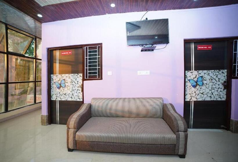 Hotell Oyo 41637 Tanvit Inn