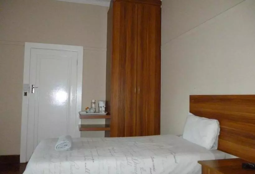 تختخواب و صبحانه Royal Guest House