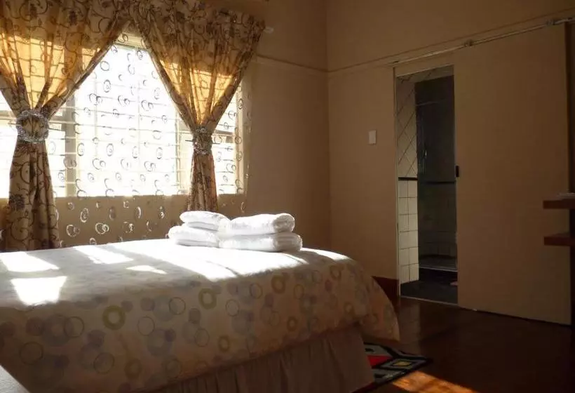 تختخواب و صبحانه Royal Guest House