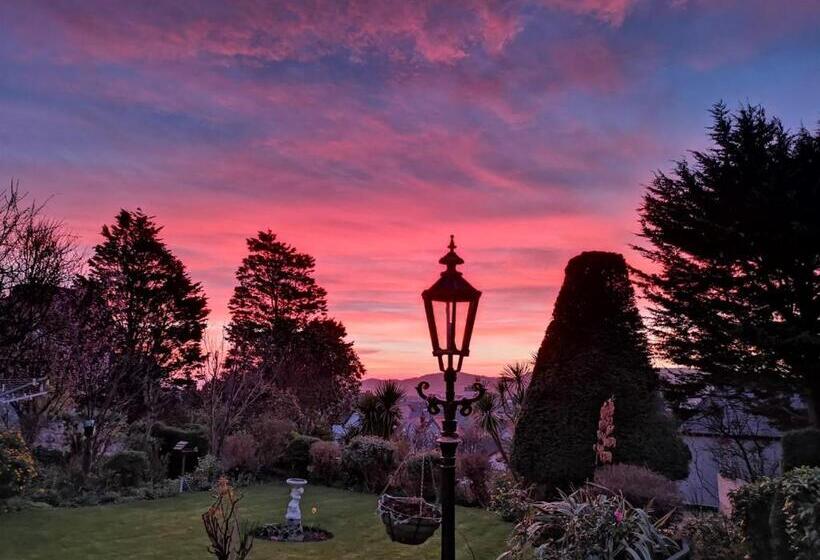 پانسیون Bron Orme Private