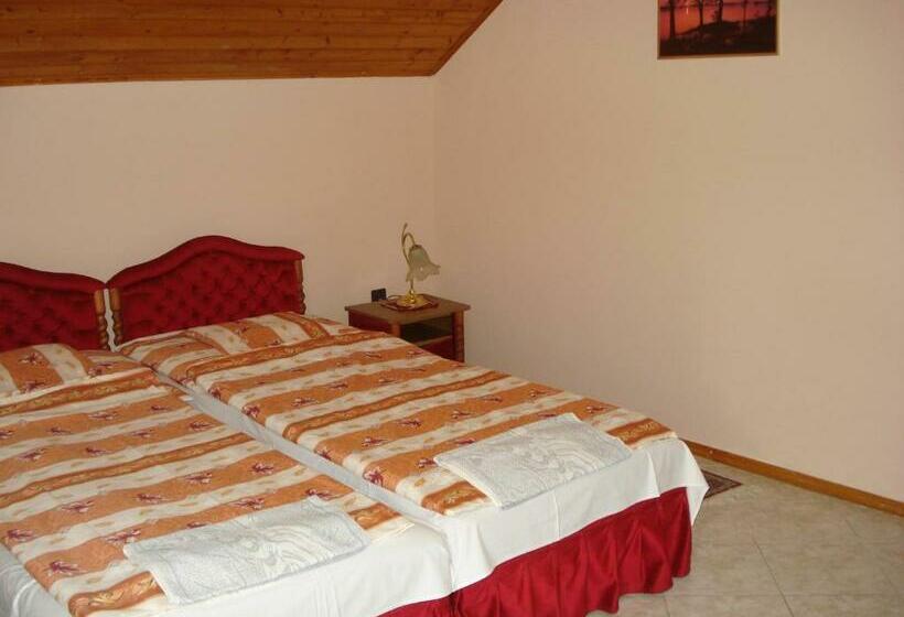 פנסיון Royal Villa