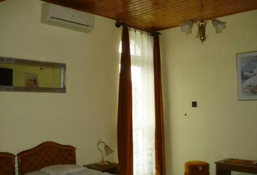 پانسیون Royal Villa