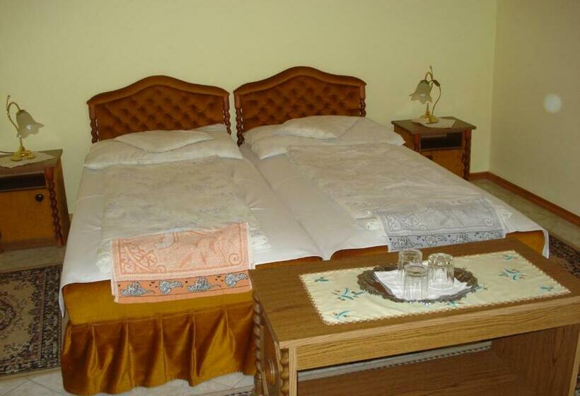 פנסיון Royal Villa