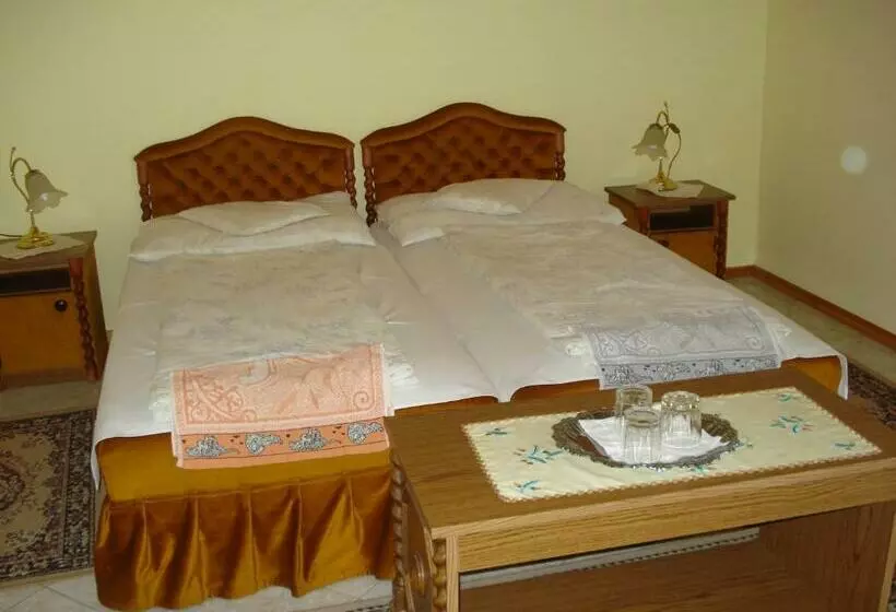 پانسیون Royal Villa