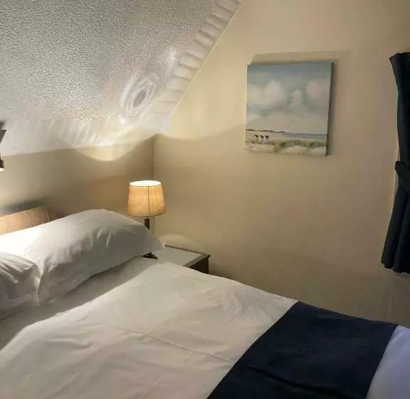 پانسیون The Old School House