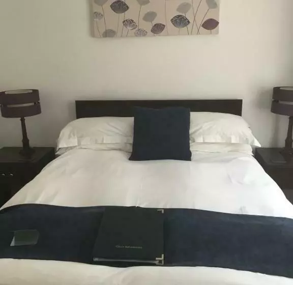 پانسیون The Old School House