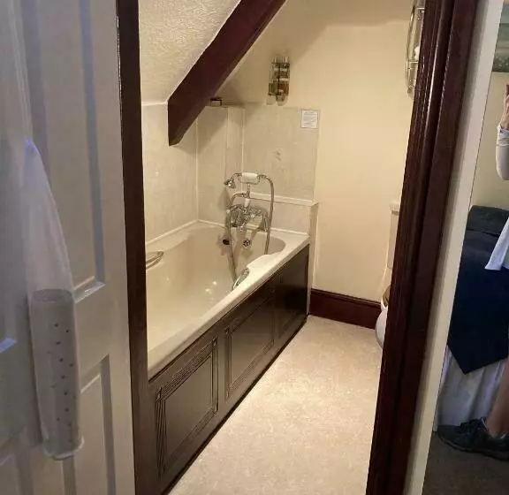 پانسیون The Old School House