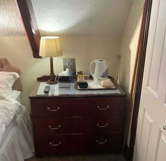 پانسیون The Old School House