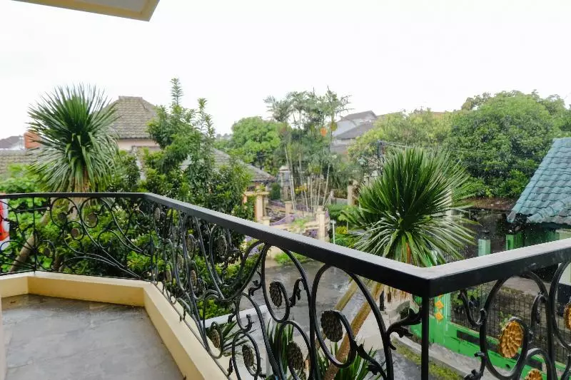 ホテル Omah Cimbar Family Residence