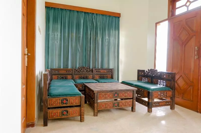 ホテル Omah Cimbar Family Residence