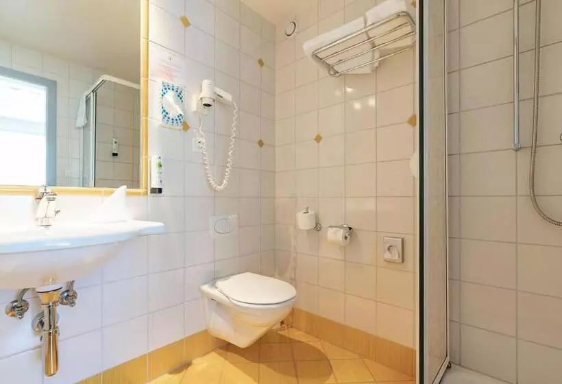 Отель Hôtel Des Arts