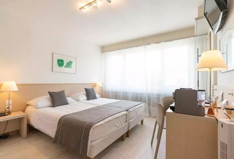 Отель Hôtel Des Arts