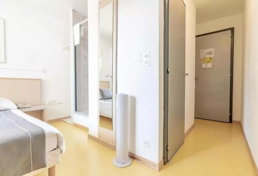 Отель Hôtel Des Arts