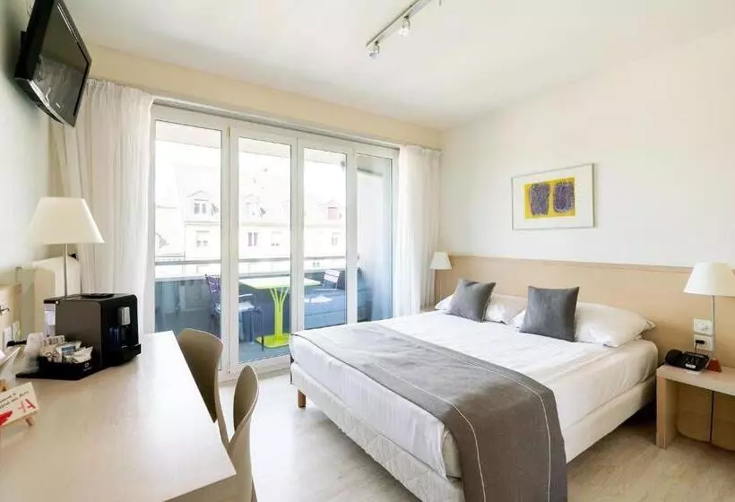 Отель Hôtel Des Arts