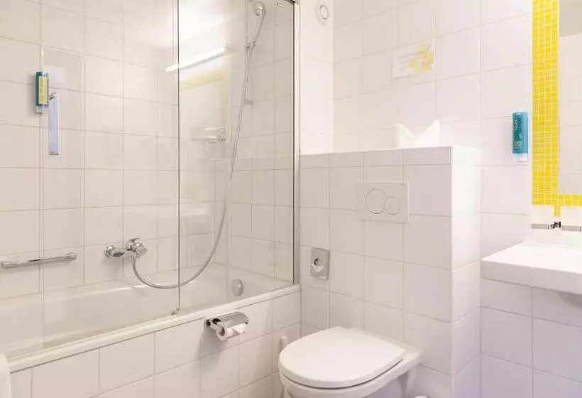 Отель Hôtel Des Arts