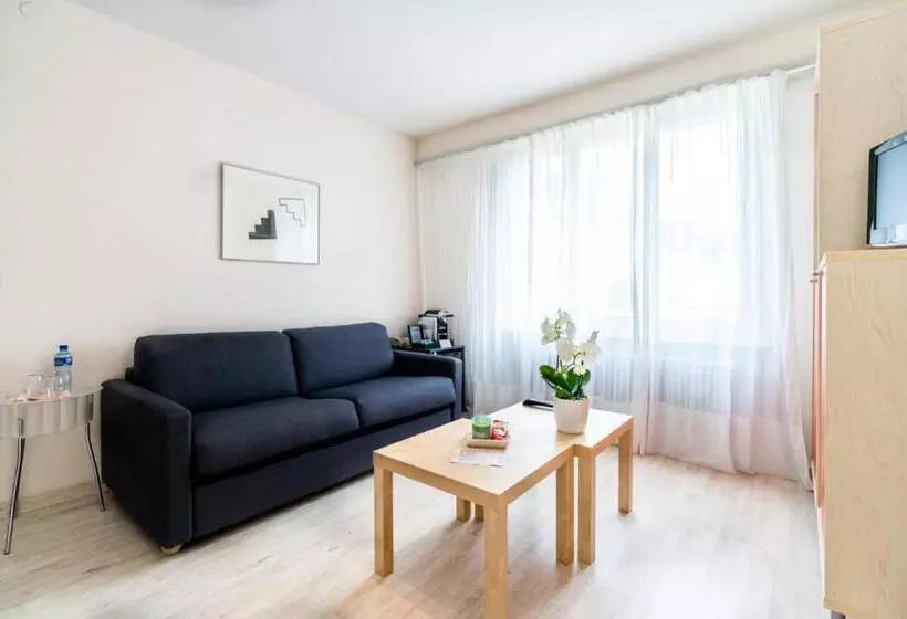 Отель Hôtel Des Arts