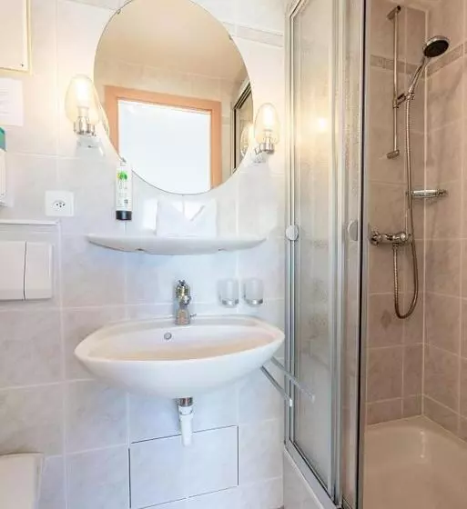 Отель Hôtel Des Arts