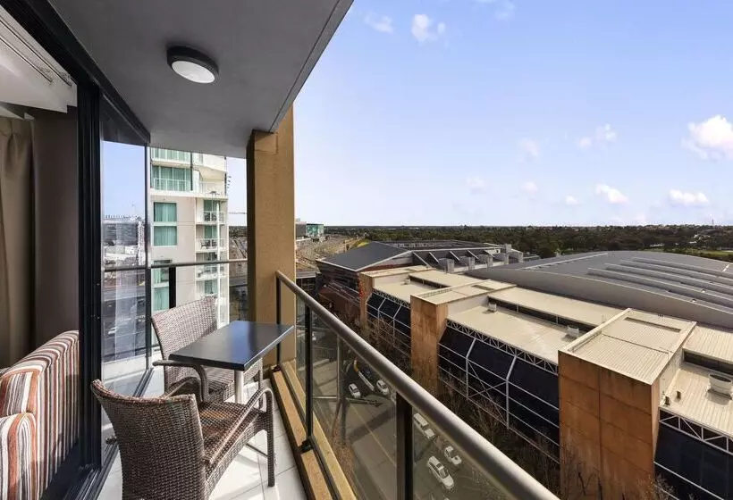 هتل Oaks Adelaide Horizons Suites