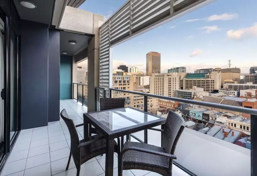 هتل Oaks Adelaide Horizons Suites