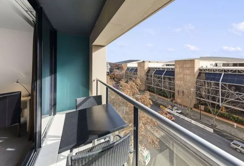 هتل Oaks Adelaide Horizons Suites