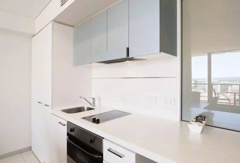 هتل Oaks Adelaide Horizons Suites