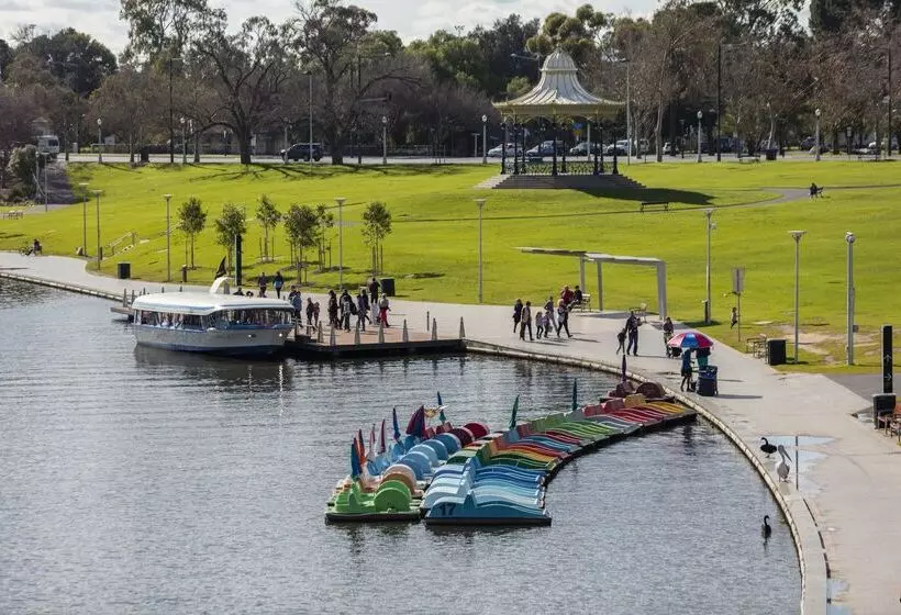 هتل Oaks Adelaide Horizons Suites