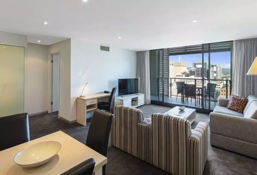 هتل Oaks Adelaide Horizons Suites