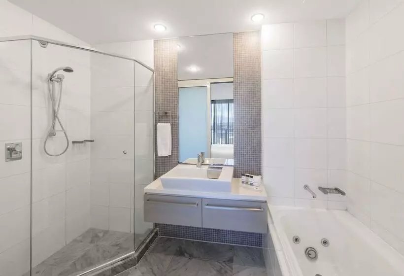 هتل Oaks Adelaide Horizons Suites