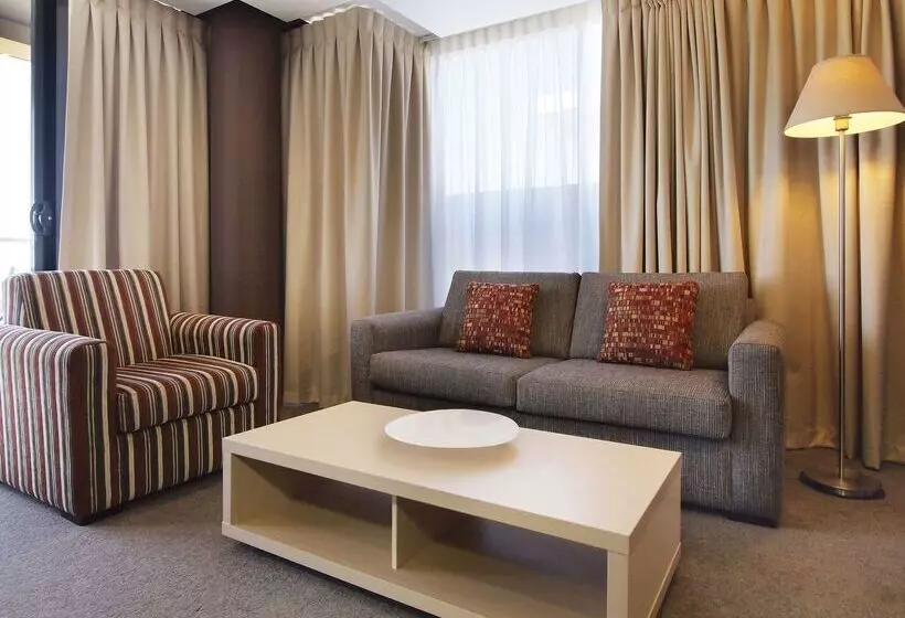 هتل Oaks Adelaide Horizons Suites