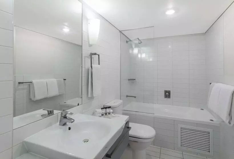 هتل Oaks Adelaide Horizons Suites