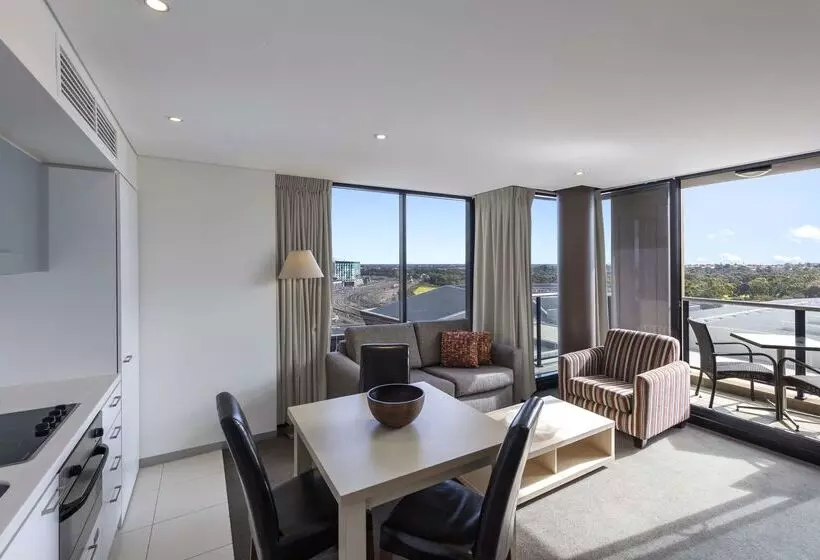هتل Oaks Adelaide Horizons Suites