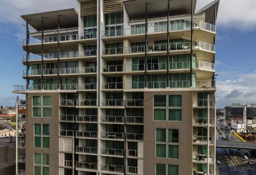 هتل Oaks Adelaide Horizons Suites