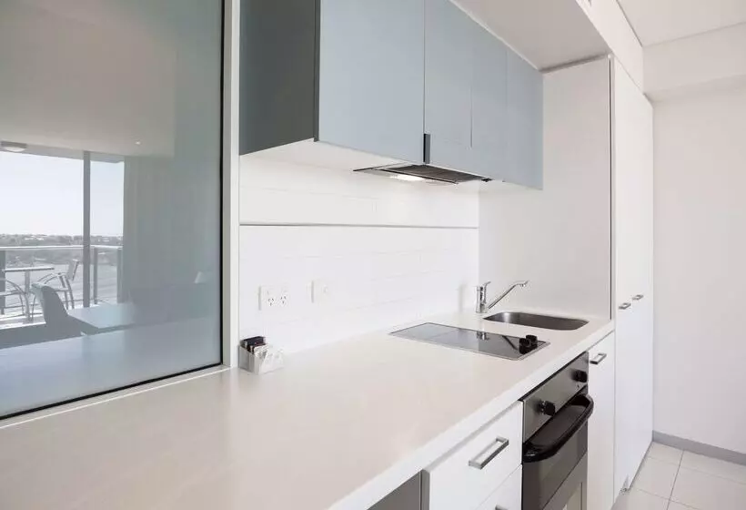 هتل Oaks Adelaide Horizons Suites