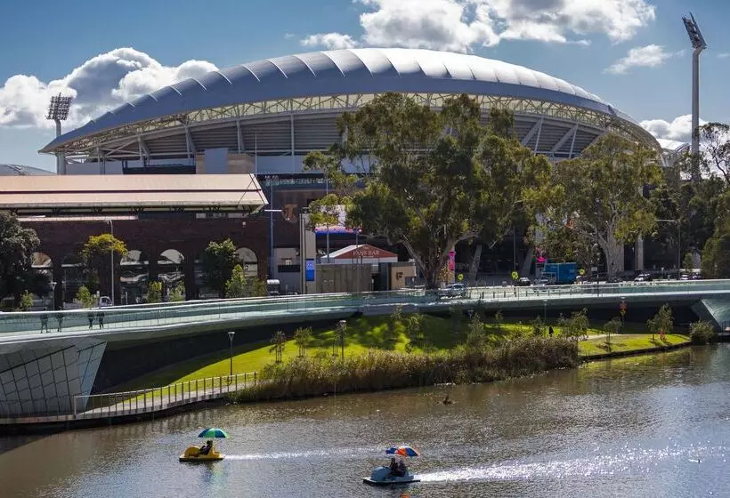 هتل Oaks Adelaide Horizons Suites