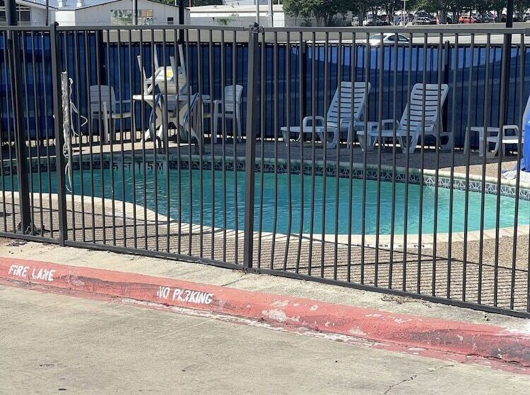 酒店 Super 8 By Wyndham San Antonio Downtown Ne