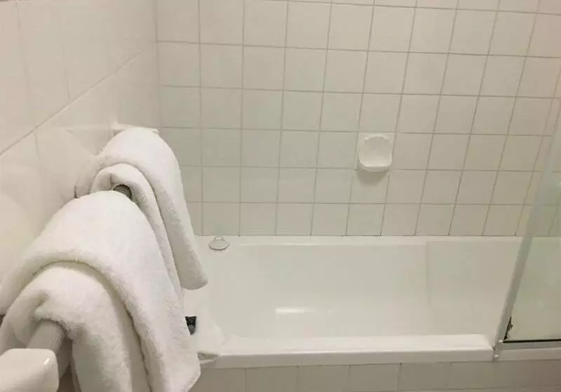 Отель The Belmore Apartments