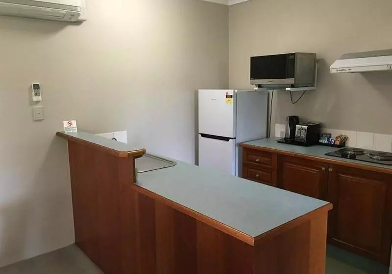 Отель The Belmore Apartments