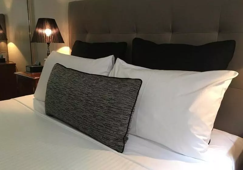 Отель The Belmore Apartments