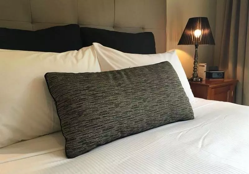 Отель The Belmore Apartments