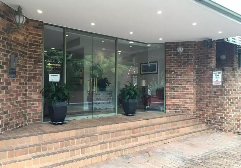 Отель The Belmore Apartments