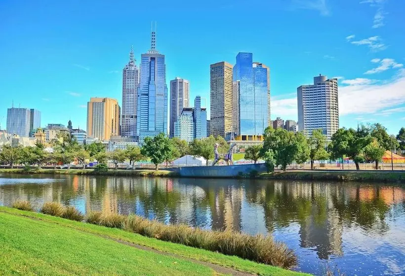 Metro Apartments On Bank Place
