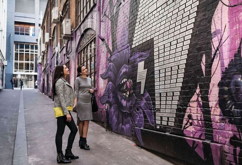 Metro Apartments On Bank Place