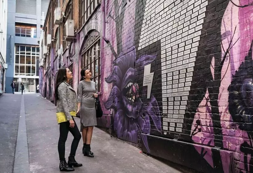 Metro Apartments On Bank Place