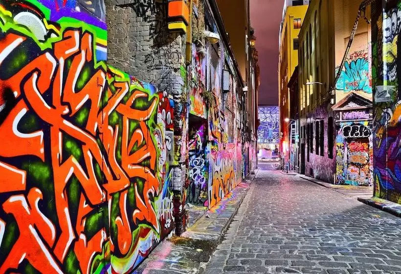 Metro Apartments On Bank Place