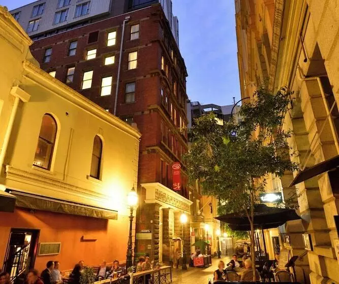 Metro Apartments On Bank Place