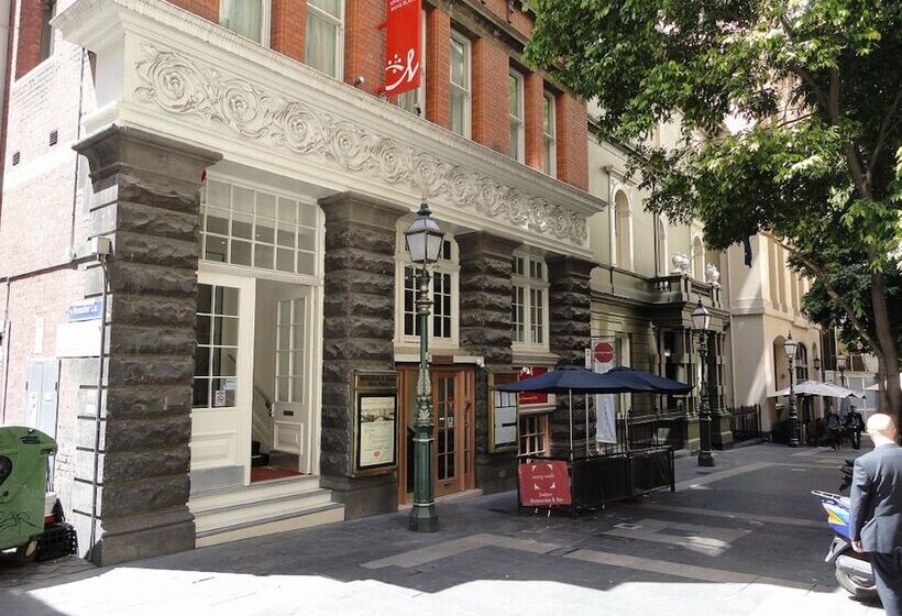 Metro Apartments On Bank Place