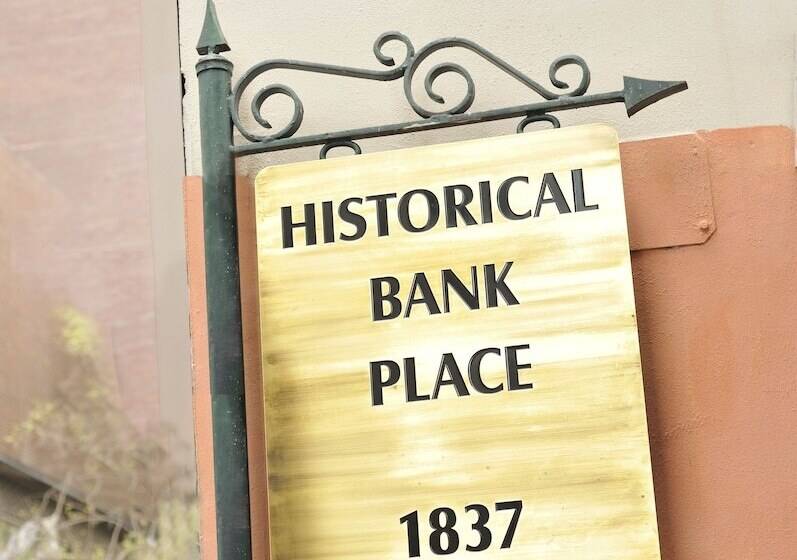 Metro Apartments On Bank Place