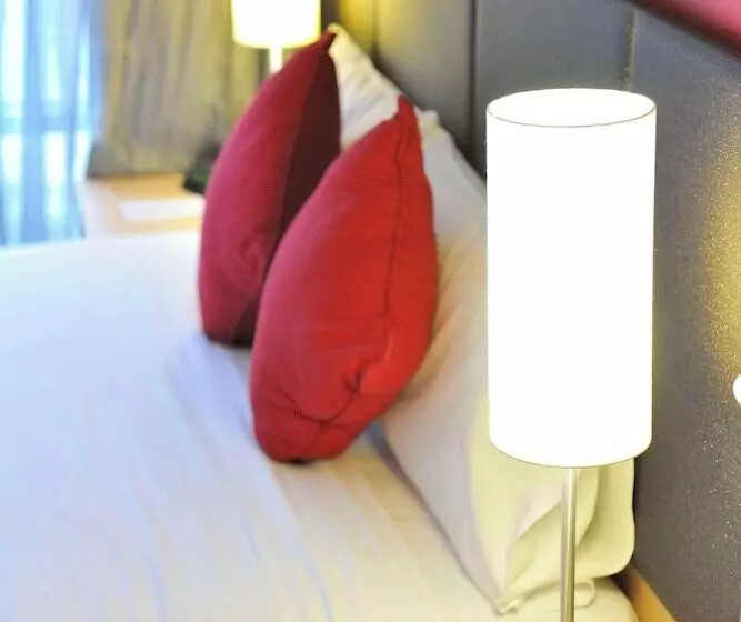 Metro Apartments On Bank Place