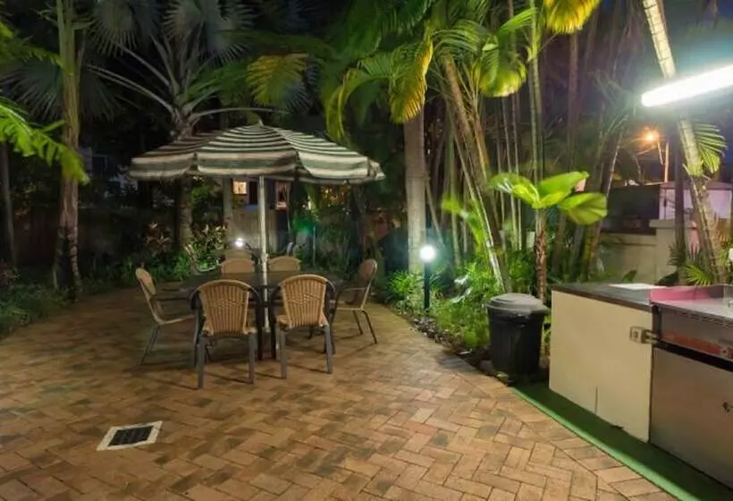 Tropic Towers Apartments